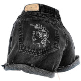 Shorts mit Stickerei und ästhetischen Konturen